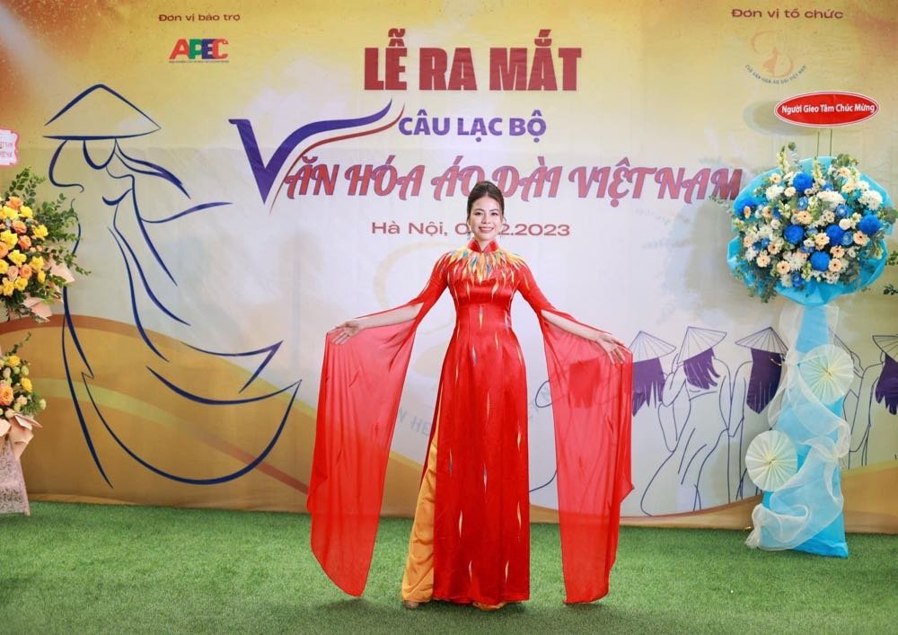 NTK Thoa Trần và tinh thần ‘’Lạc Hồng’’qua bộ Quốc phục Linh thiêng nguồn cội