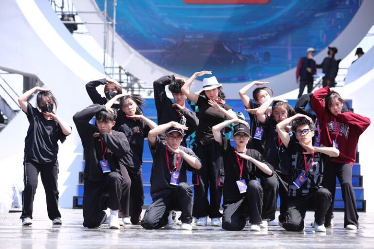 Sân khấu Dalat Best Dance Crew 2024 – Hoa Sen Home International Cup nóng dần tại quảng trường Lâm Viên
