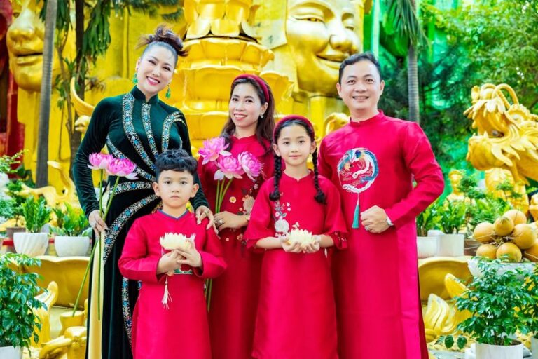 Phi Thanh Vân lần đầu cho con trai tham gia chương trình ca nhạc về Phật giáo